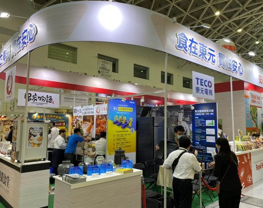 （東元首度以馬達及變頻商用冰箱，與東元集團餐飲事業攜手參加2020高雄國際食品展，也展出多種應用于食品機械設備的不鏽鋼馬達、鑄鐵殼馬達及單相鐵板殼馬達。圖／東元集團提供）&#xD;&#xA;
